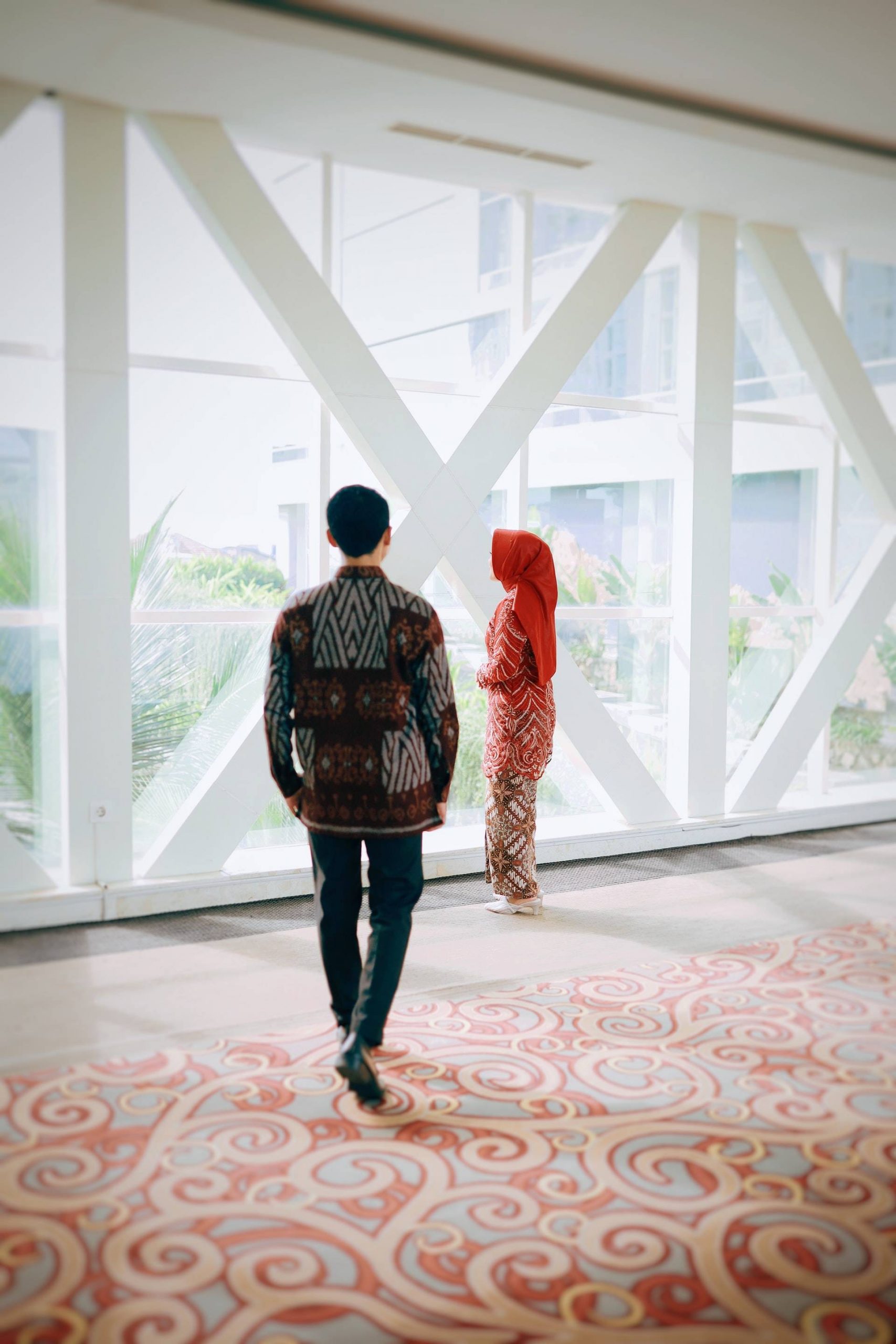 Guy wearing batik and walking towards girl - Darren Yaw Malaysia